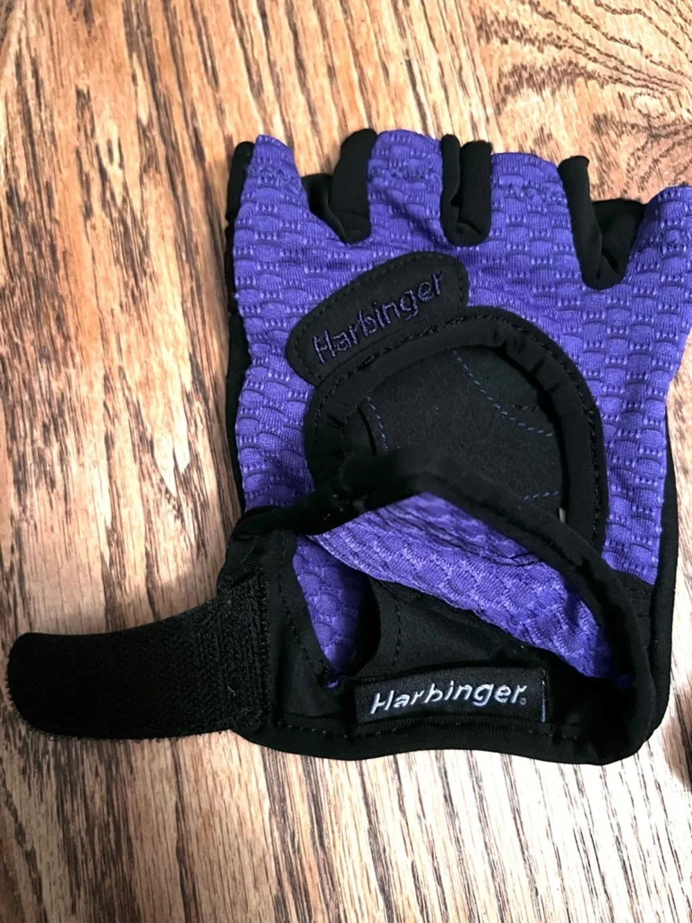 Women’s Harbinger fingerless weight lifting gloves
